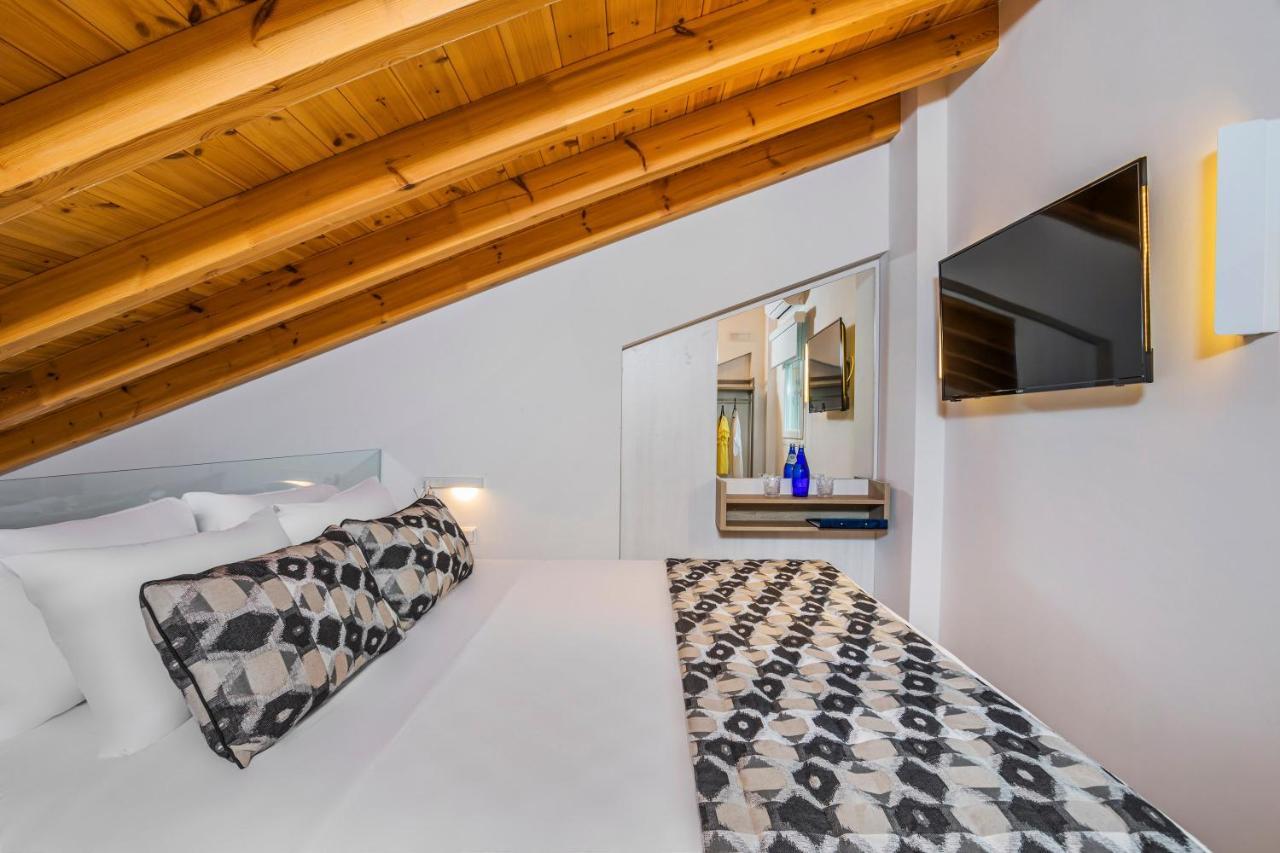 Mirablue Luxury Residences (Adults Only) Pefkochori Bagian luar foto